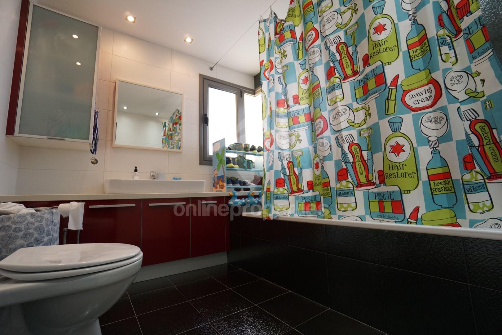 To change image, hover mouse over thumbnails below