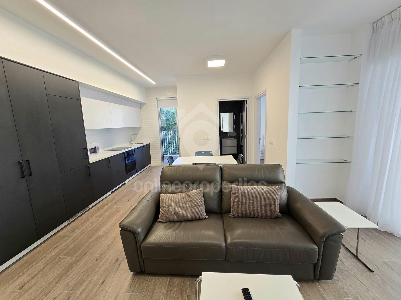 To change image, hover mouse over thumbnails below