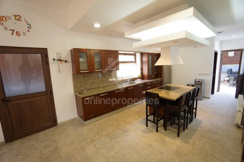 To change image, hover mouse over thumbnails below