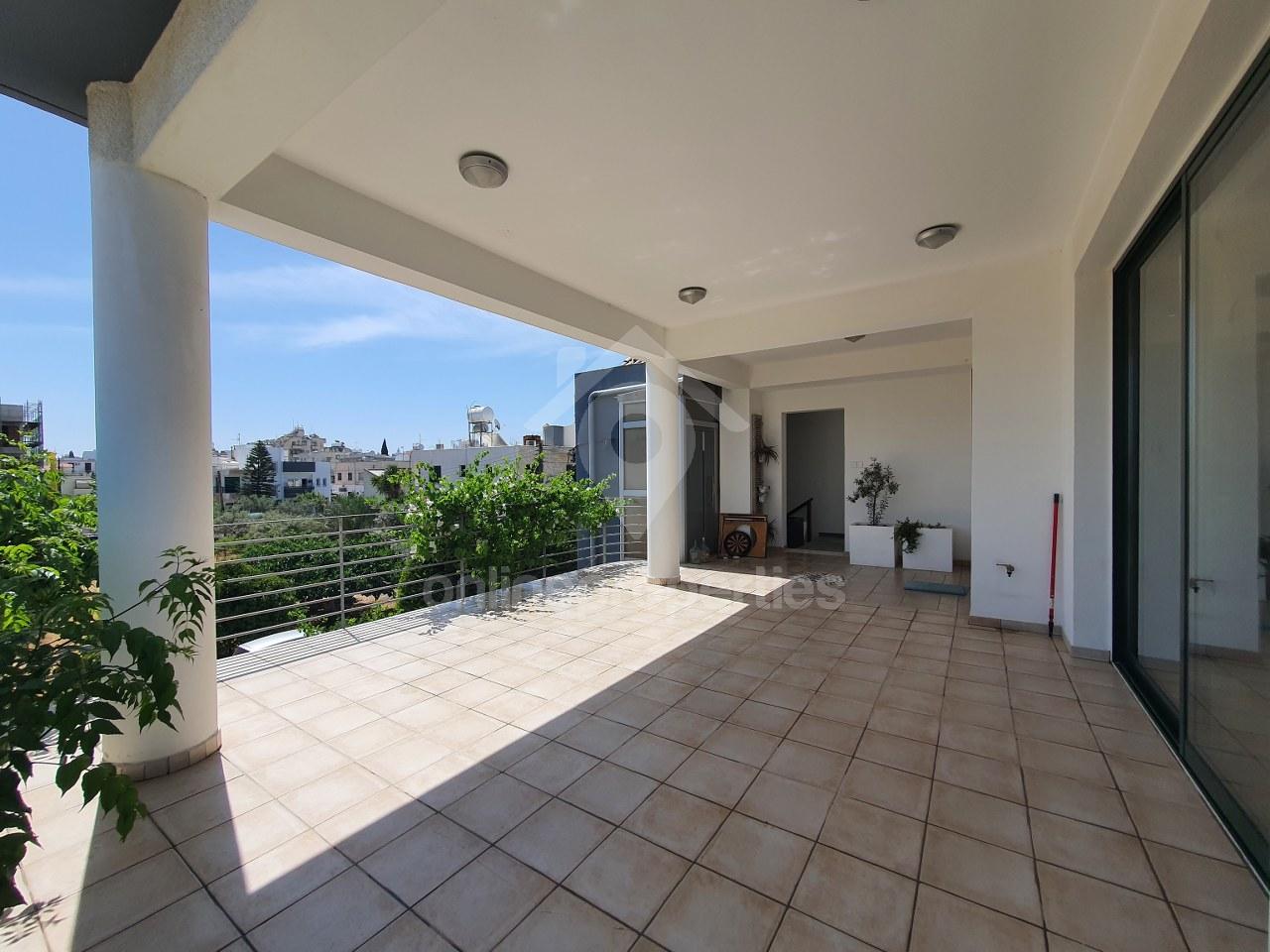 To change image, hover mouse over thumbnails below