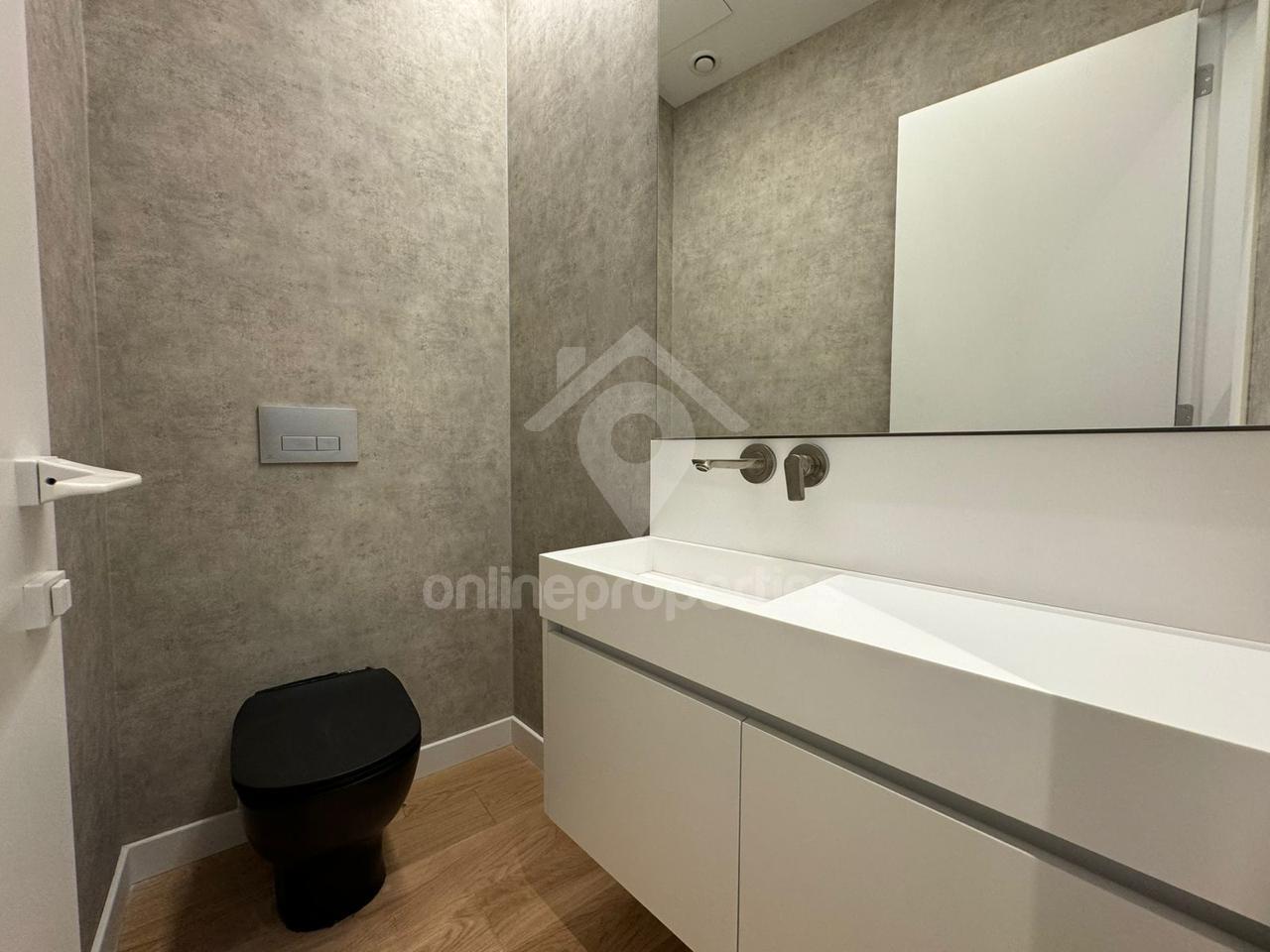 To change image, hover mouse over thumbnails below