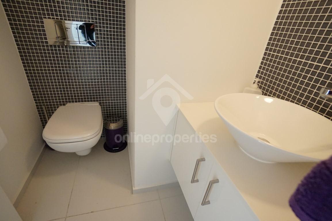 To change image, hover mouse over thumbnails below