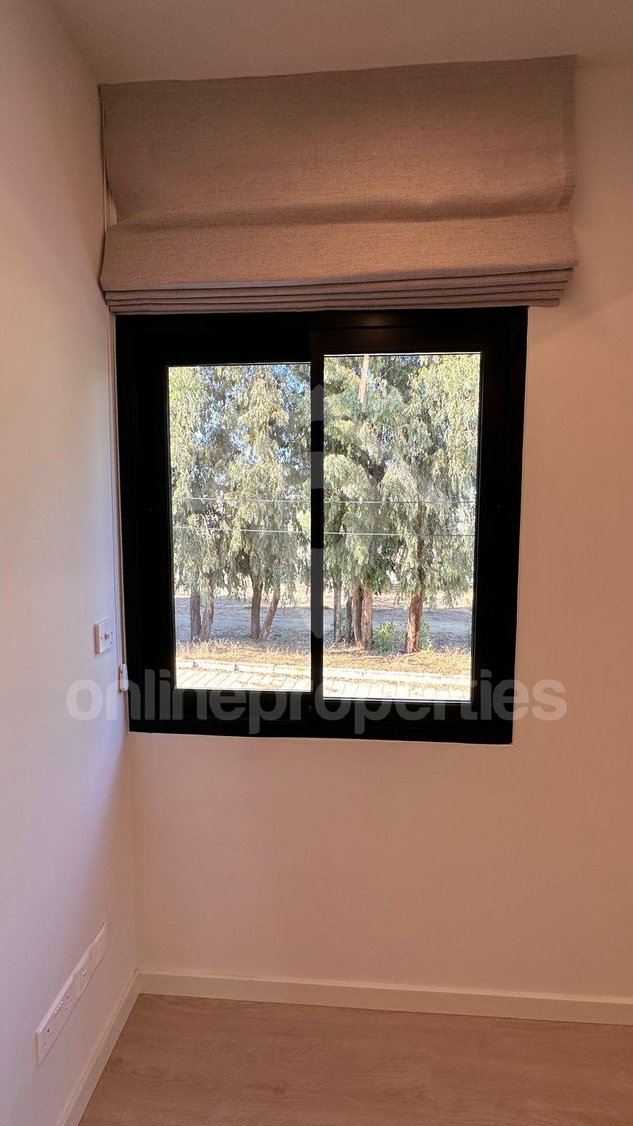 To change image, hover mouse over thumbnails below