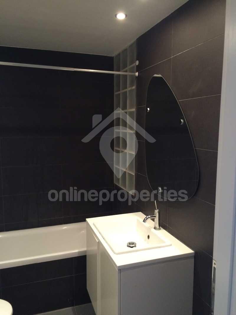 To change image, hover mouse over thumbnails below