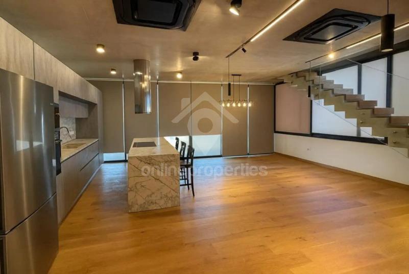 To change image, hover mouse over thumbnails below