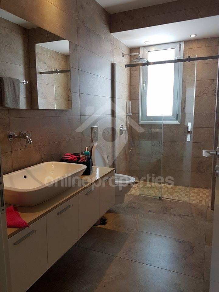 To change image, hover mouse over thumbnails below