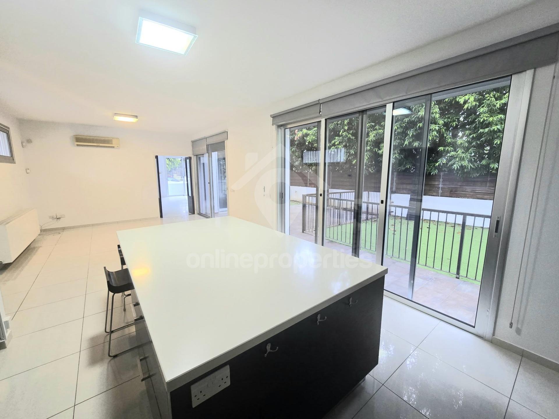 To change image, hover mouse over thumbnails below