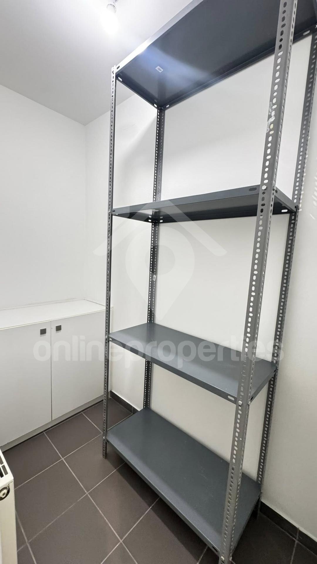 To change image, hover mouse over thumbnails below