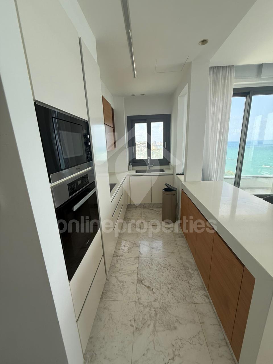 To change image, hover mouse over thumbnails below