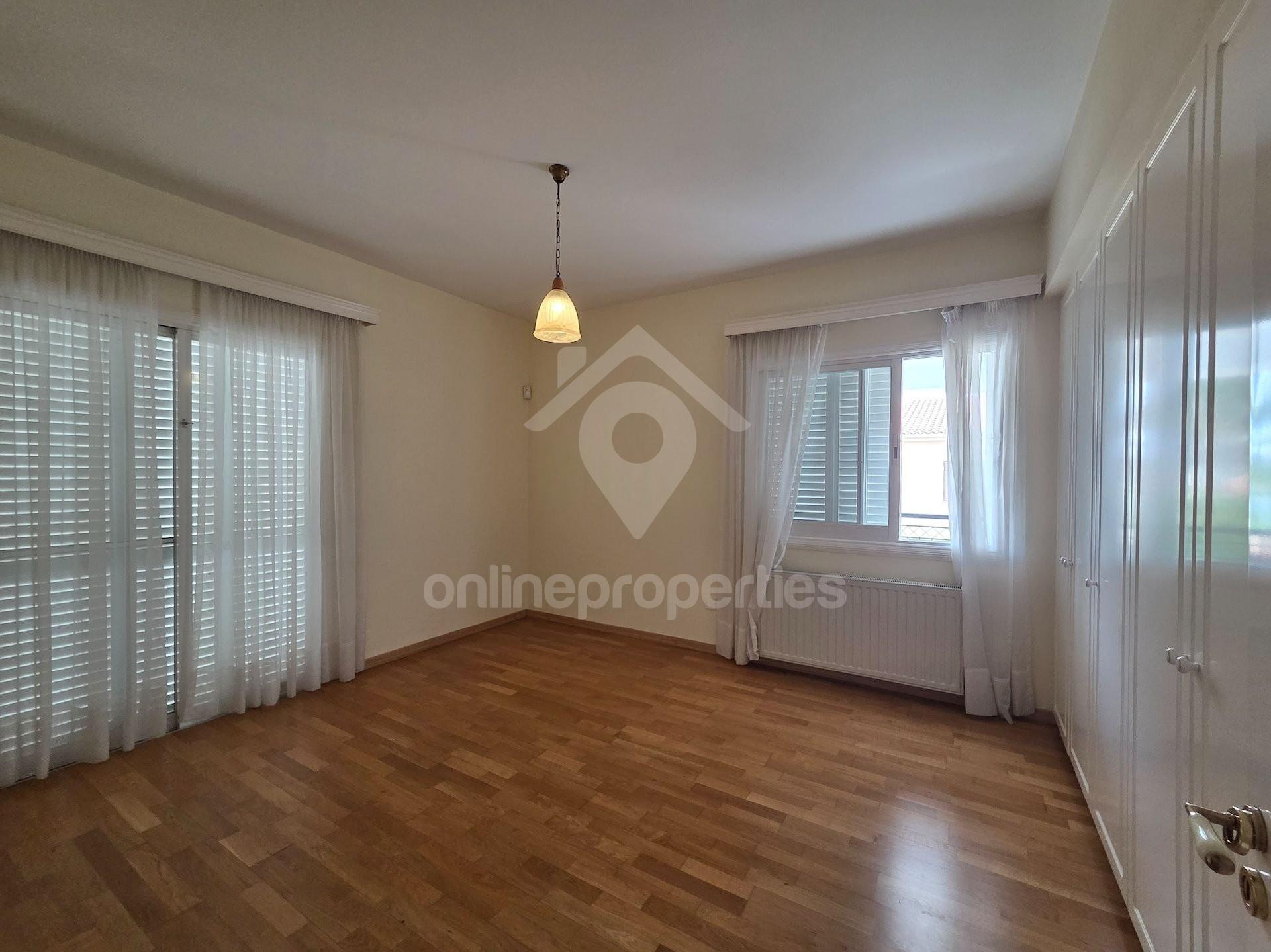 To change image, hover mouse over thumbnails below