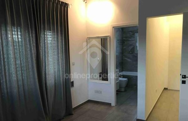 To change image, hover mouse over thumbnails below