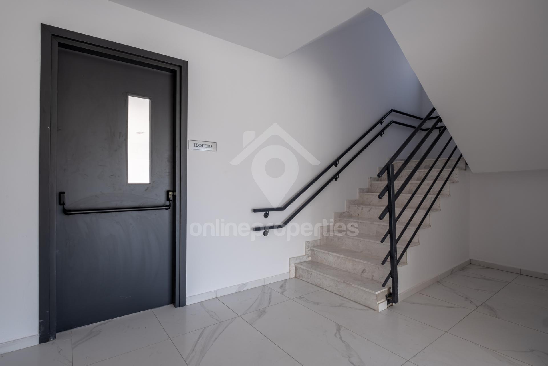 To change image, hover mouse over thumbnails below