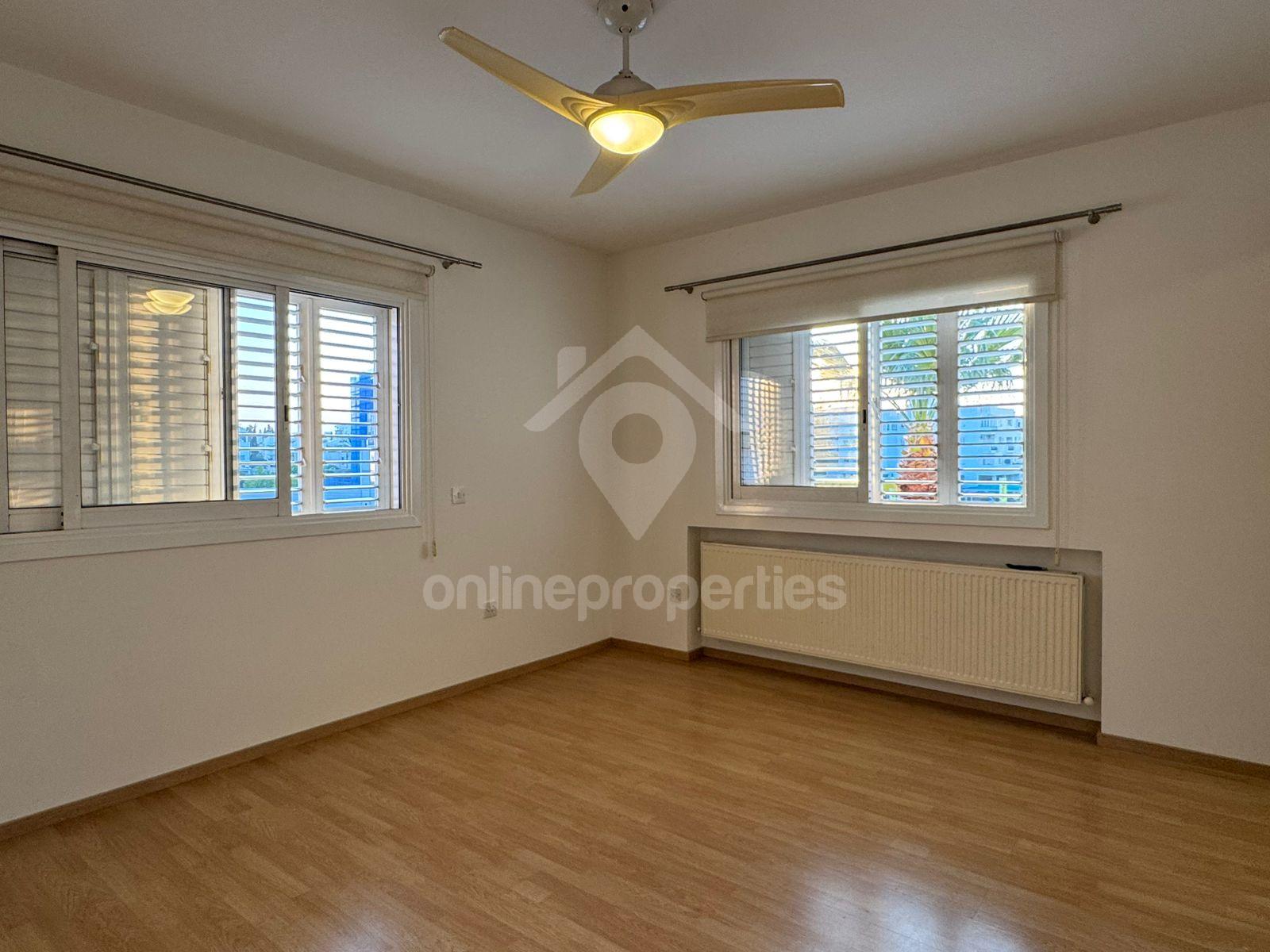 To change image, hover mouse over thumbnails below