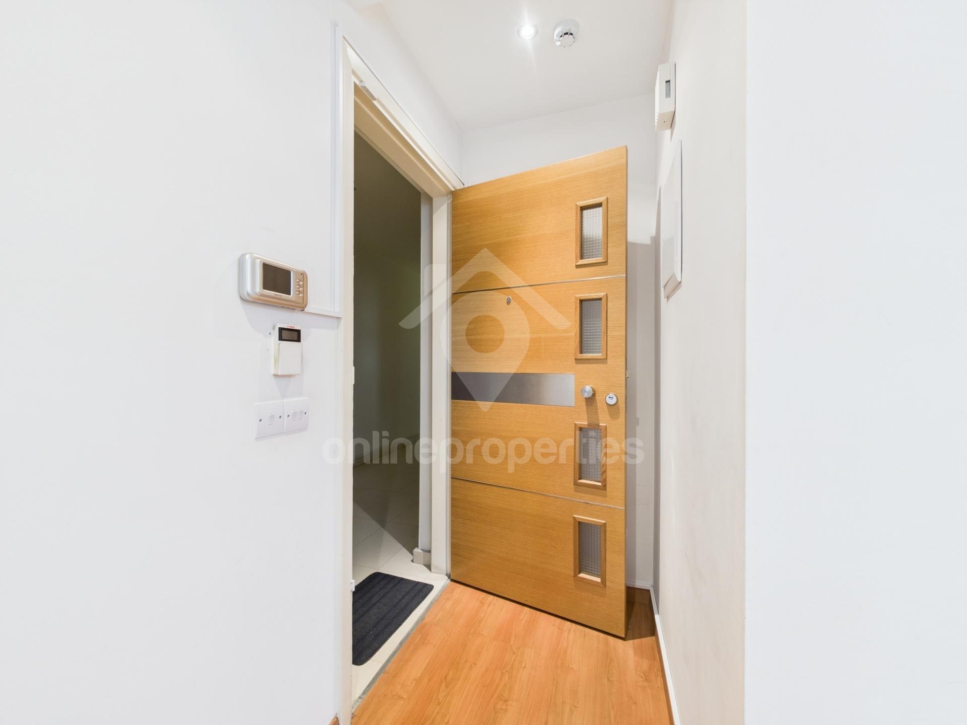 To change image, hover mouse over thumbnails below