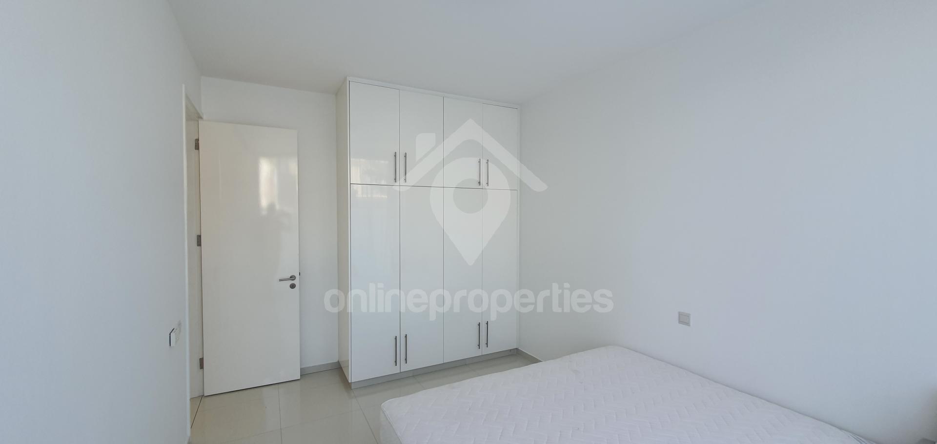 To change image, hover mouse over thumbnails below