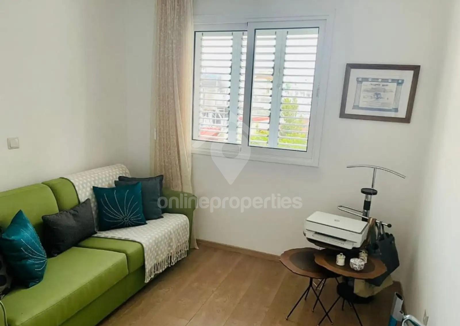 To change image, hover mouse over thumbnails below