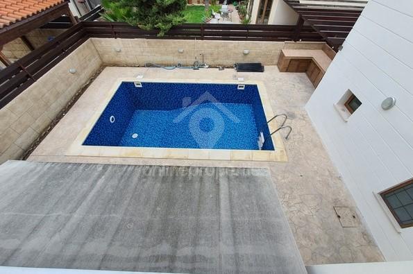 To change image, hover mouse over thumbnails below