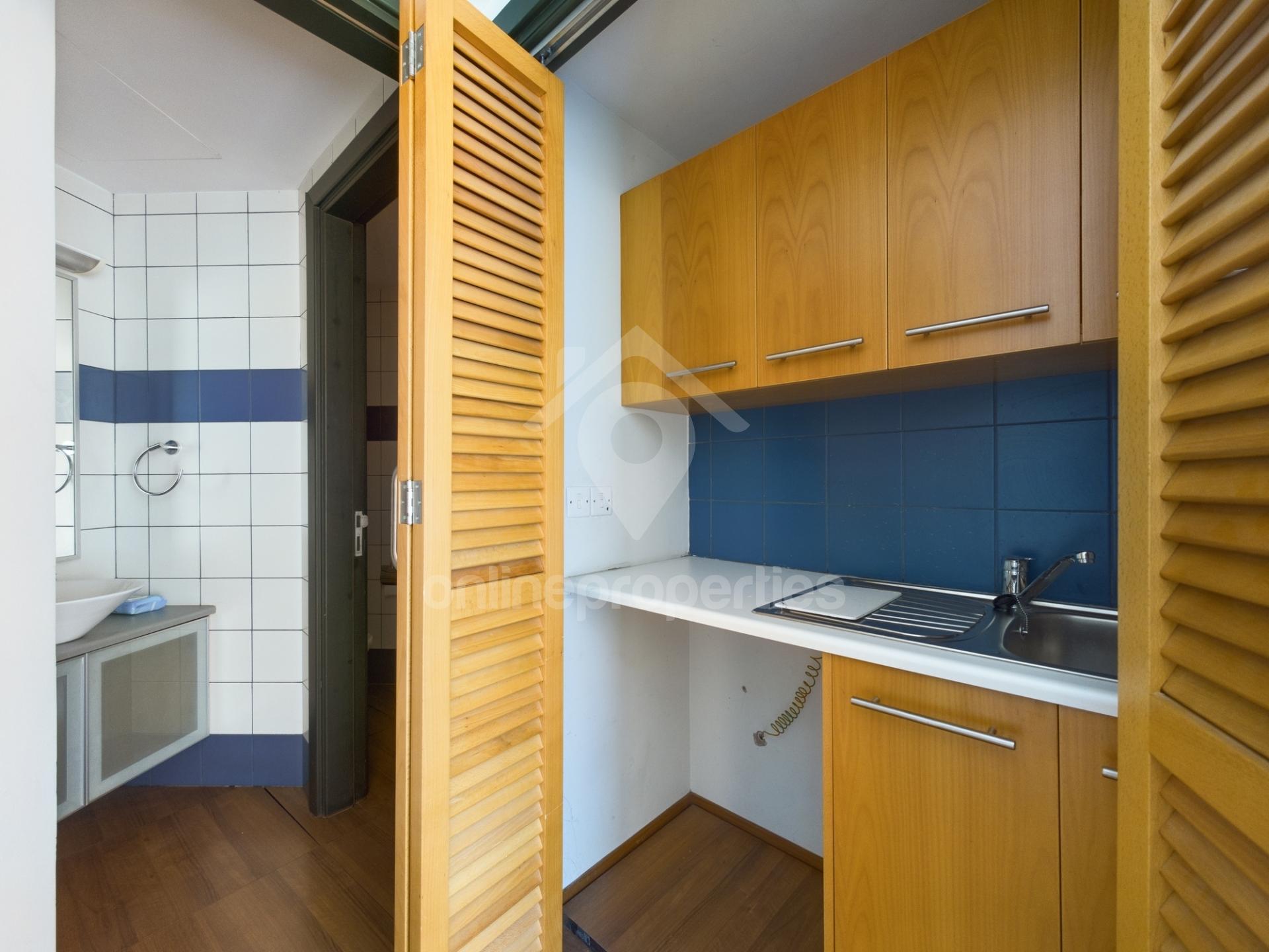 To change image, hover mouse over thumbnails below