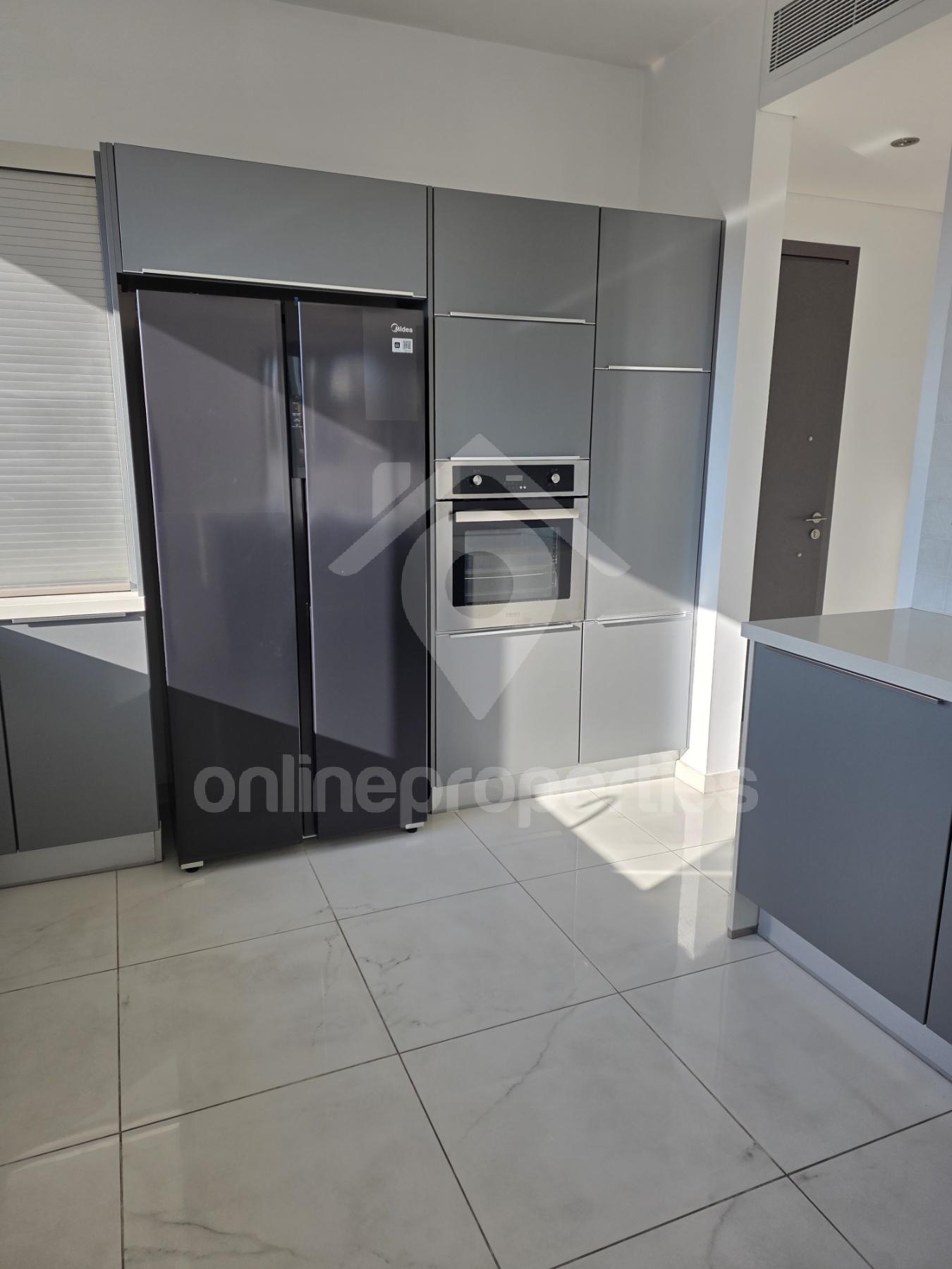 To change image, hover mouse over thumbnails below