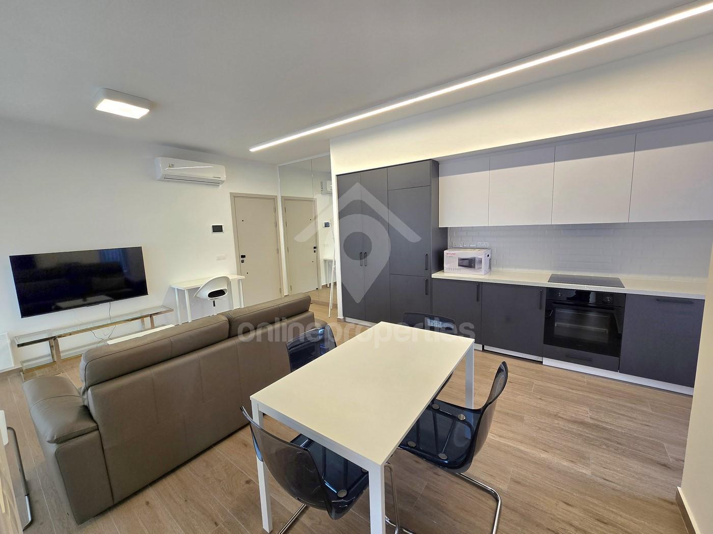 To change image, hover mouse over thumbnails below