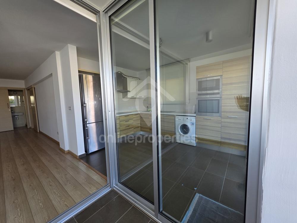 To change image, hover mouse over thumbnails below