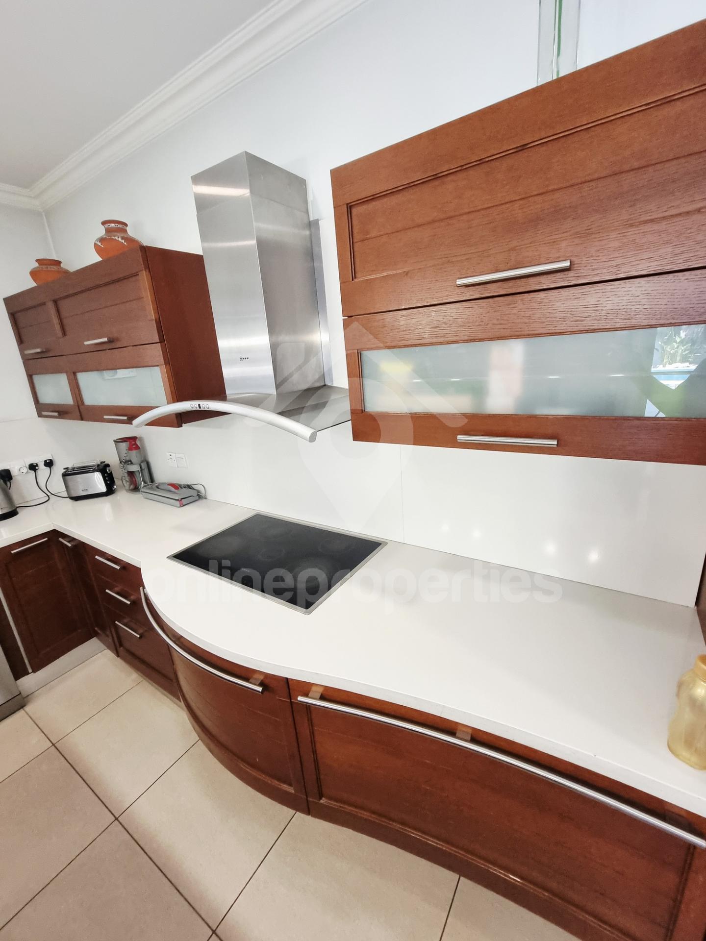 To change image, hover mouse over thumbnails below