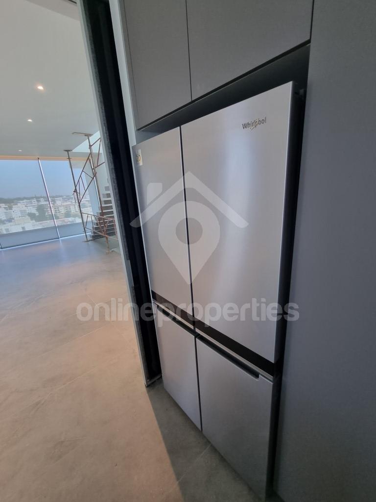 To change image, hover mouse over thumbnails below