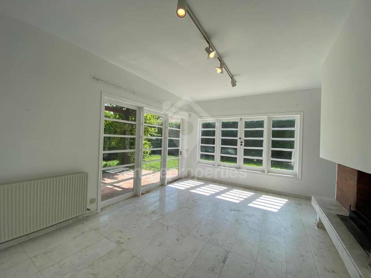 To change image, hover mouse over thumbnails below