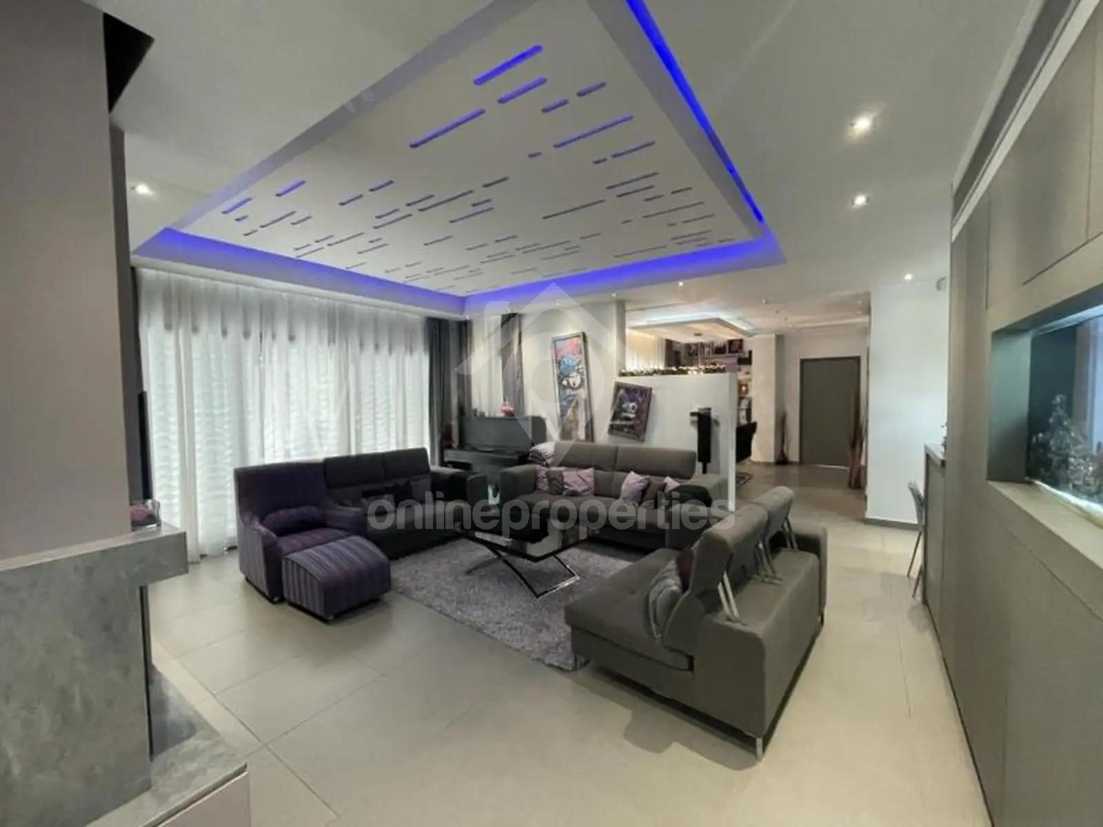 To change image, hover mouse over thumbnails below