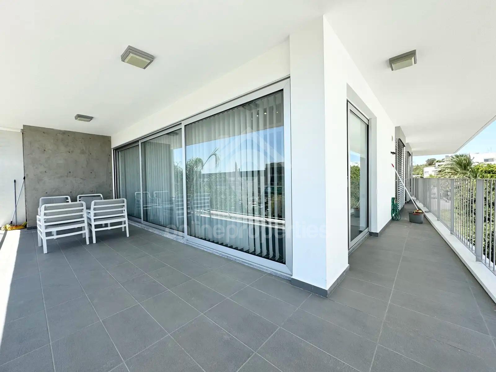 To change image, hover mouse over thumbnails below