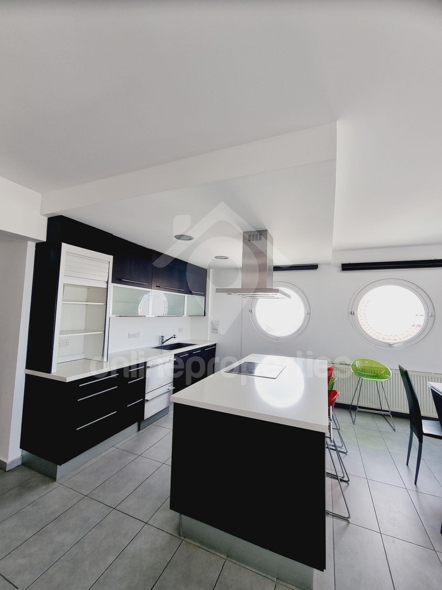 To change image, hover mouse over thumbnails below