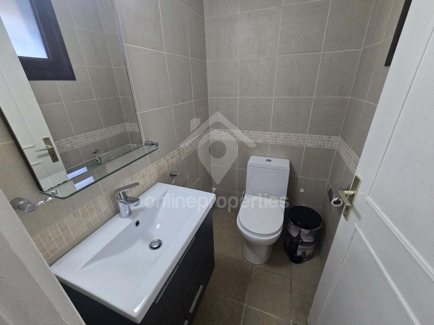 To change image, hover mouse over thumbnails below