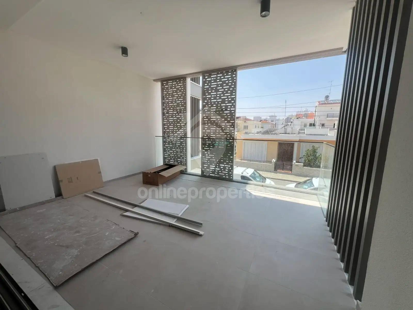 To change image, hover mouse over thumbnails below