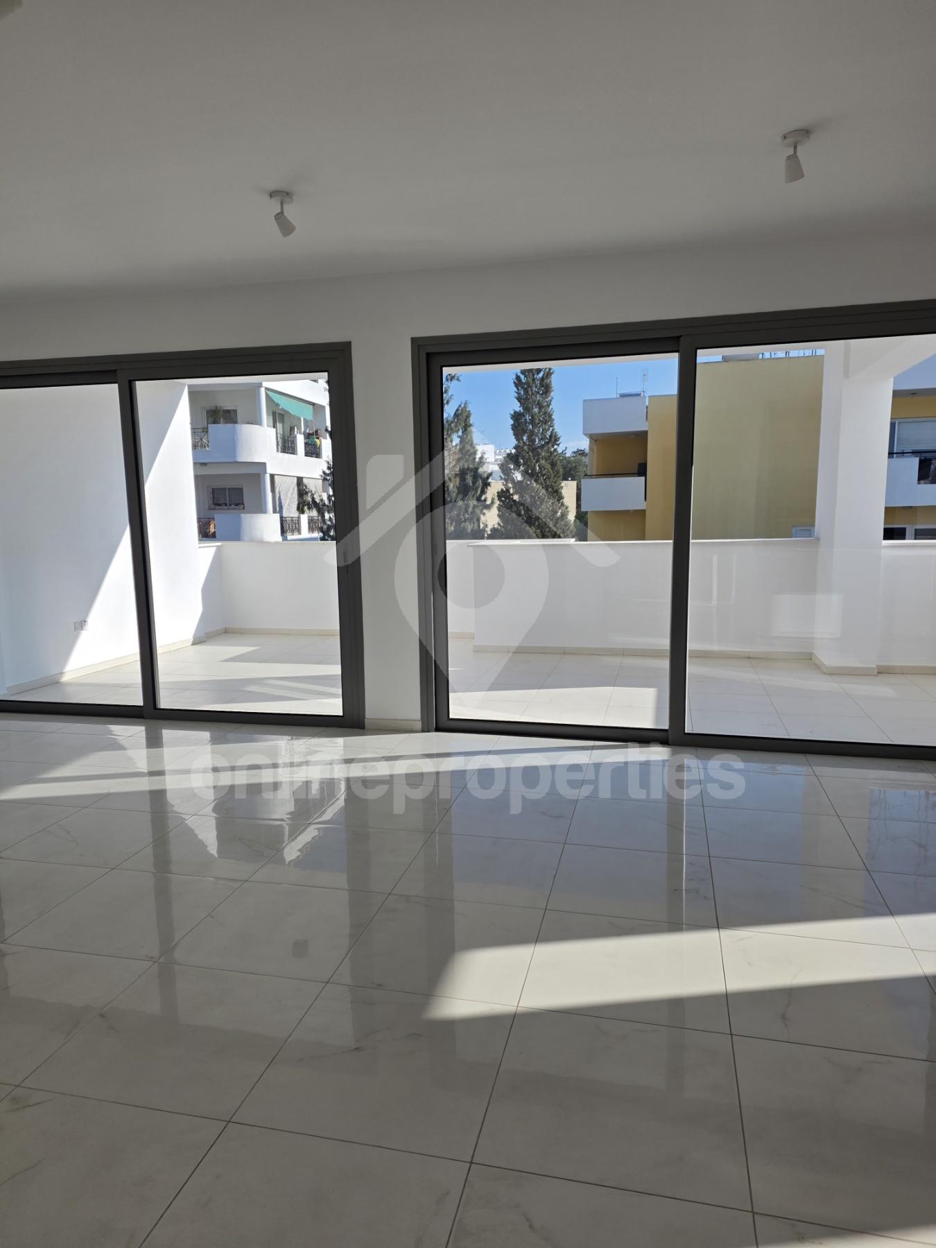 To change image, hover mouse over thumbnails below