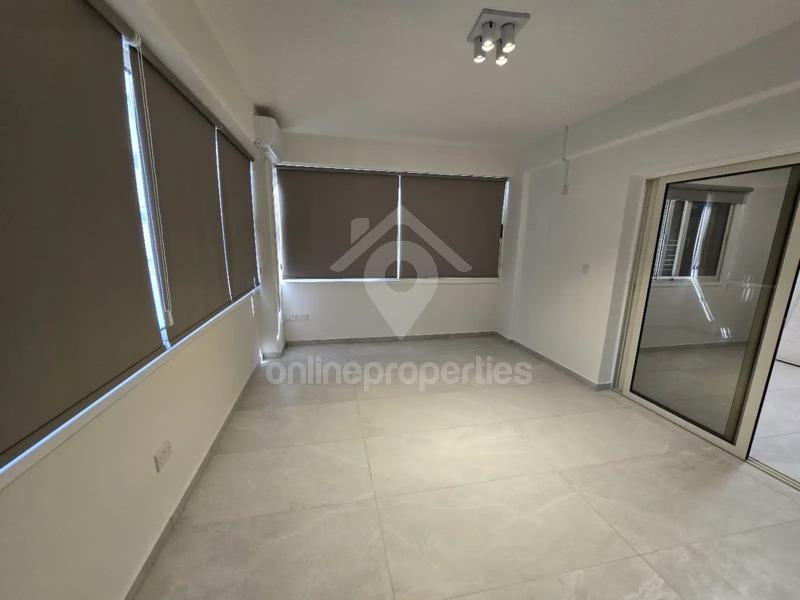 To change image, hover mouse over thumbnails below