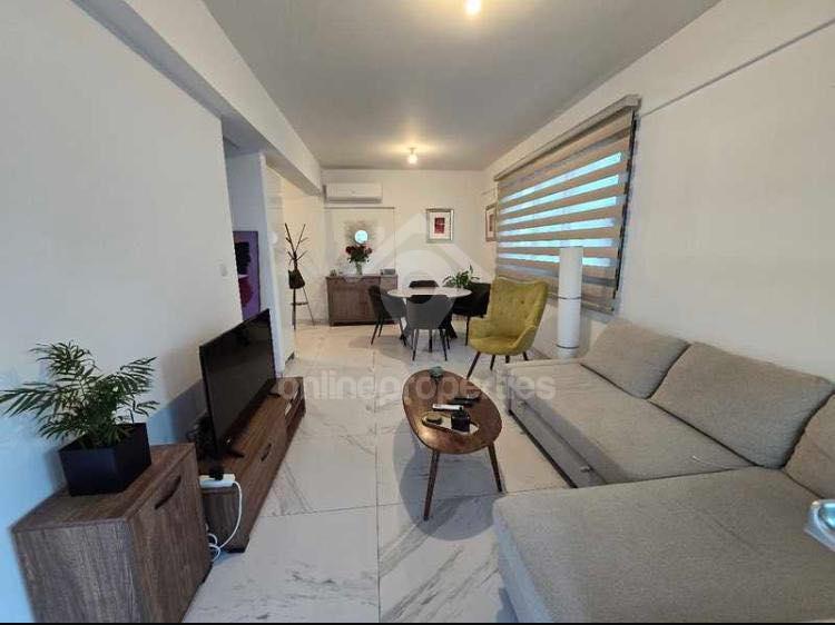 To change image, hover mouse over thumbnails below