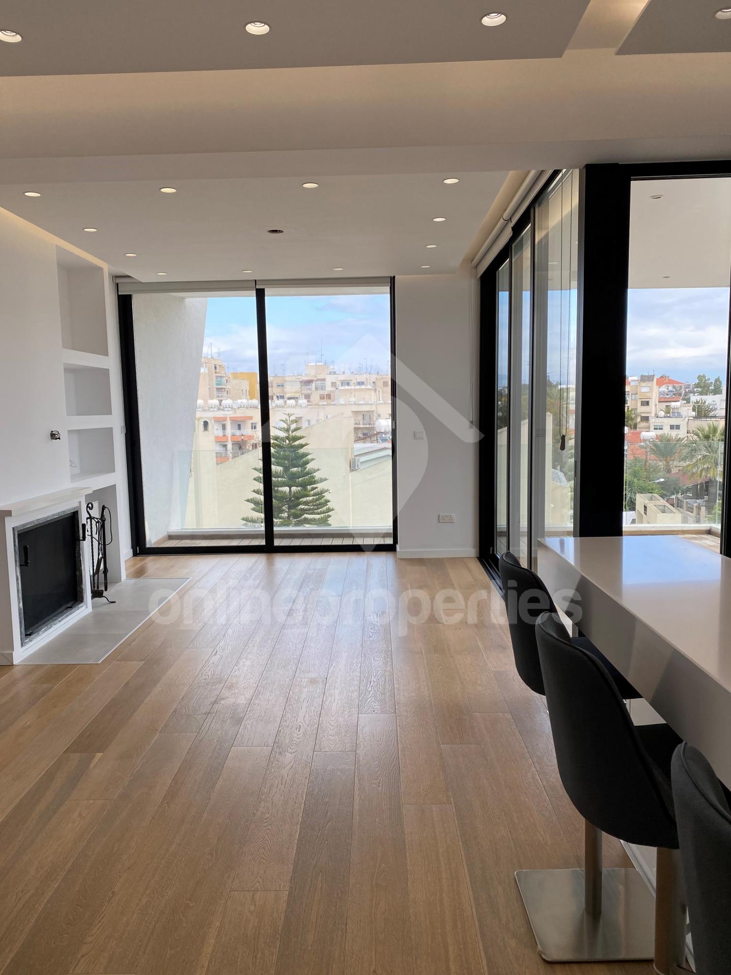 To change image, hover mouse over thumbnails below