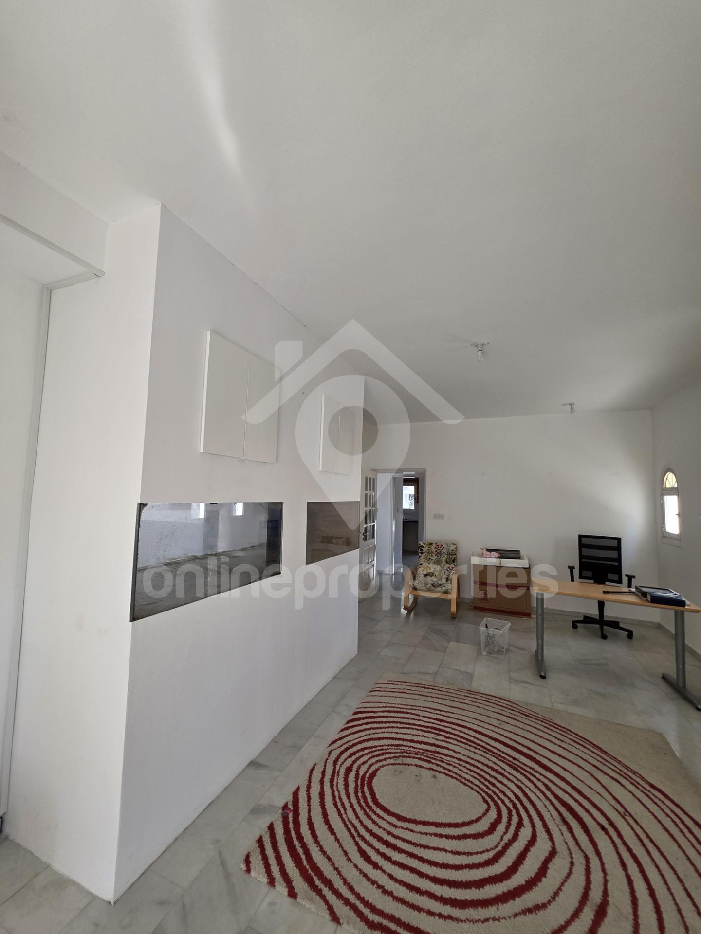 To change image, hover mouse over thumbnails below