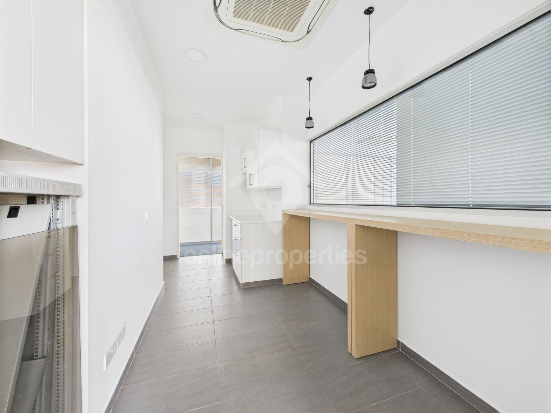 To change image, hover mouse over thumbnails below