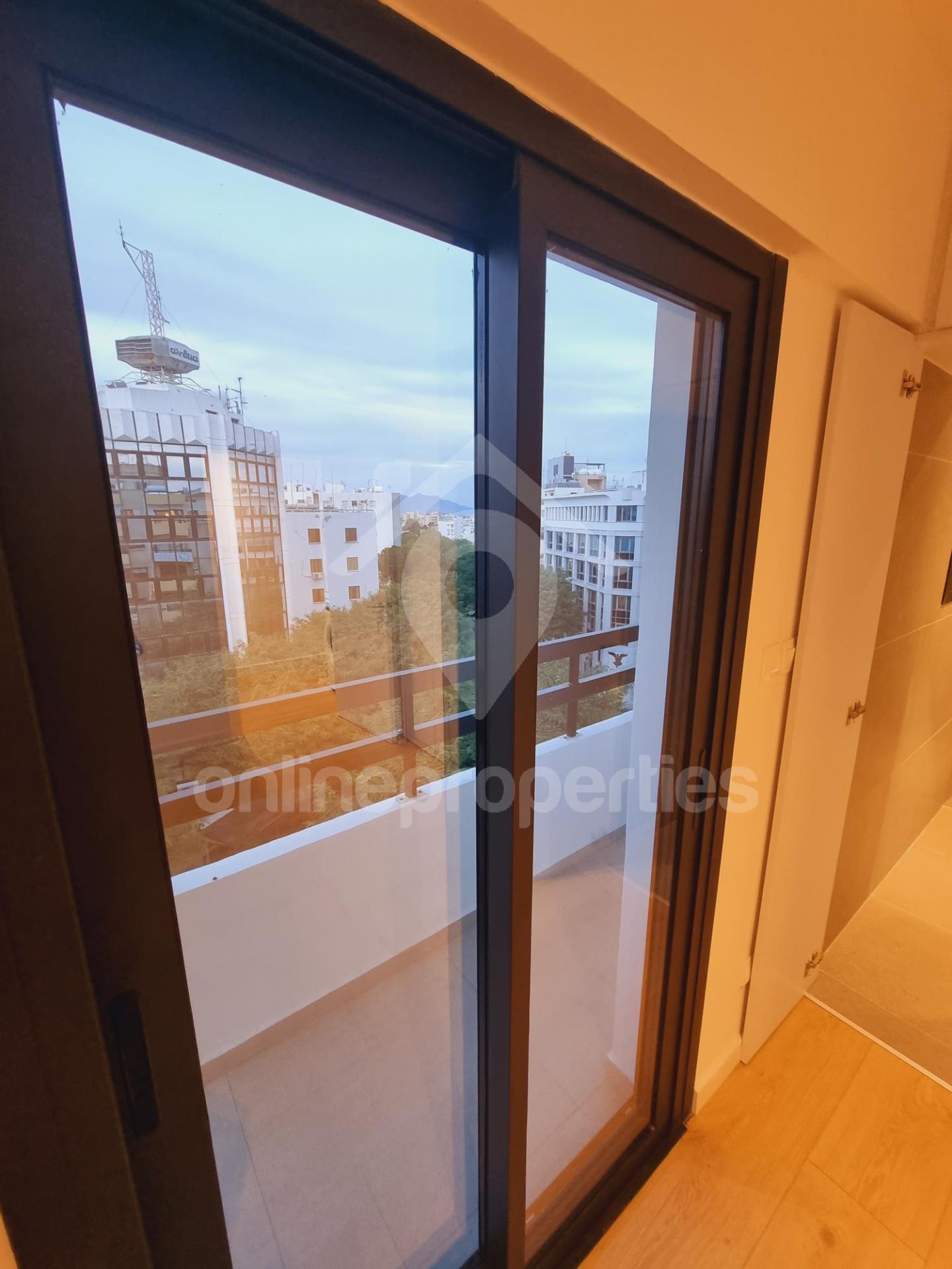 To change image, hover mouse over thumbnails below