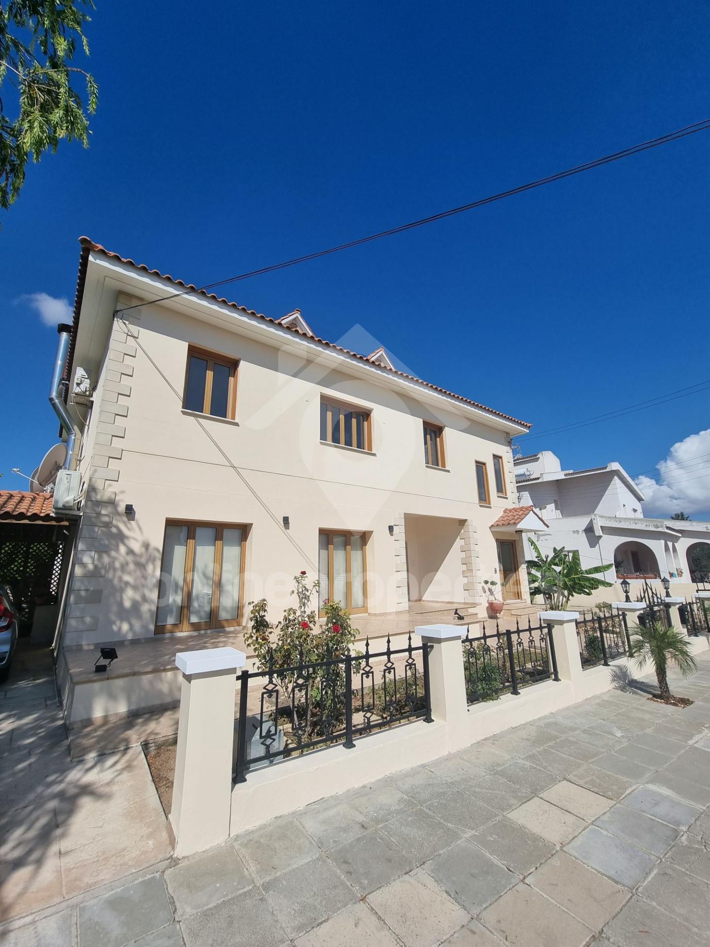 To change image, hover mouse over thumbnails below