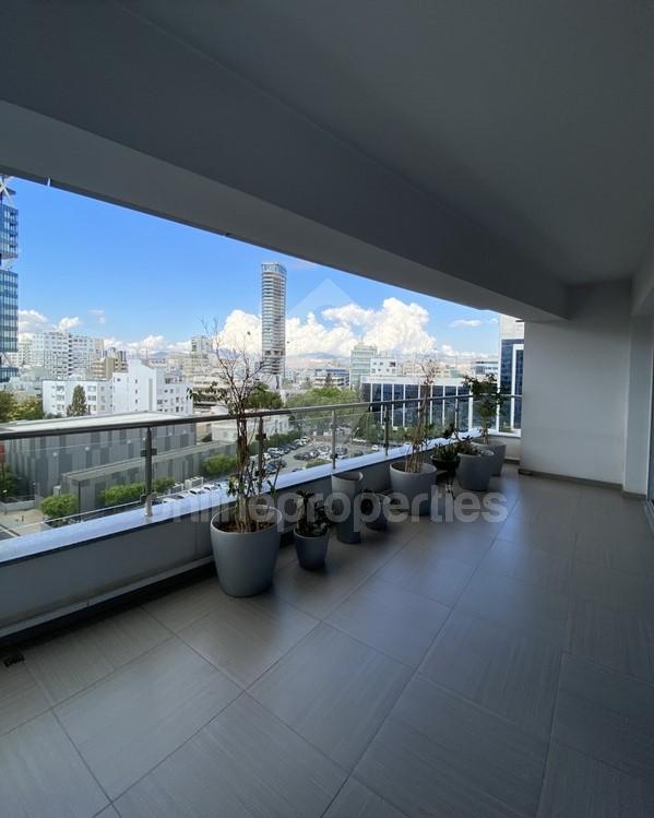 To change image, hover mouse over thumbnails below