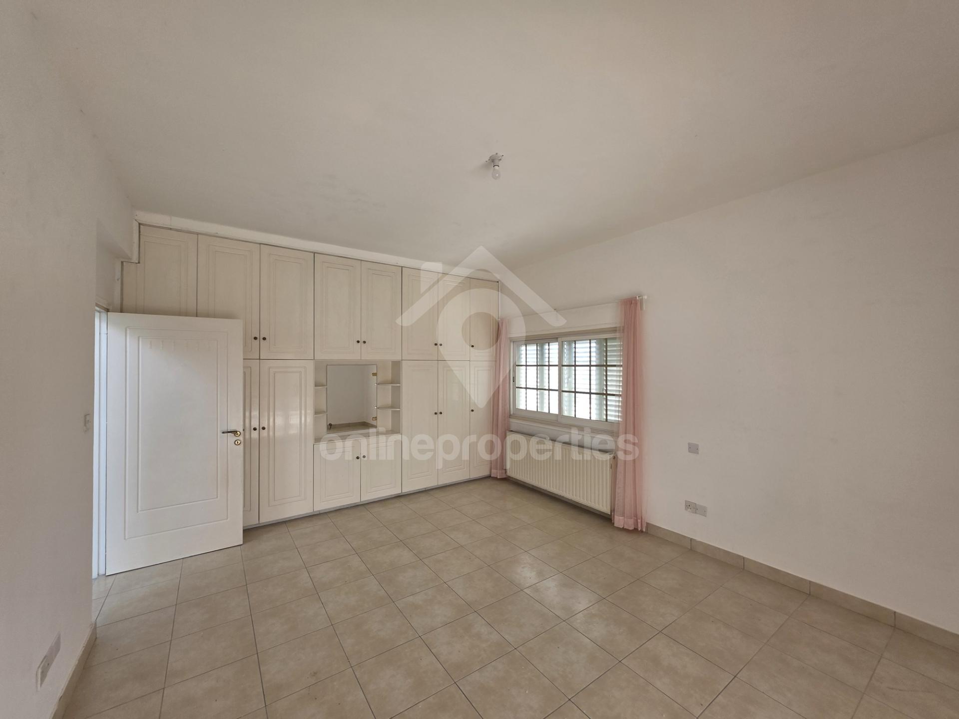 To change image, hover mouse over thumbnails below