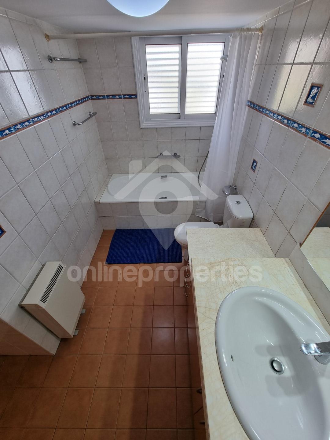 To change image, hover mouse over thumbnails below