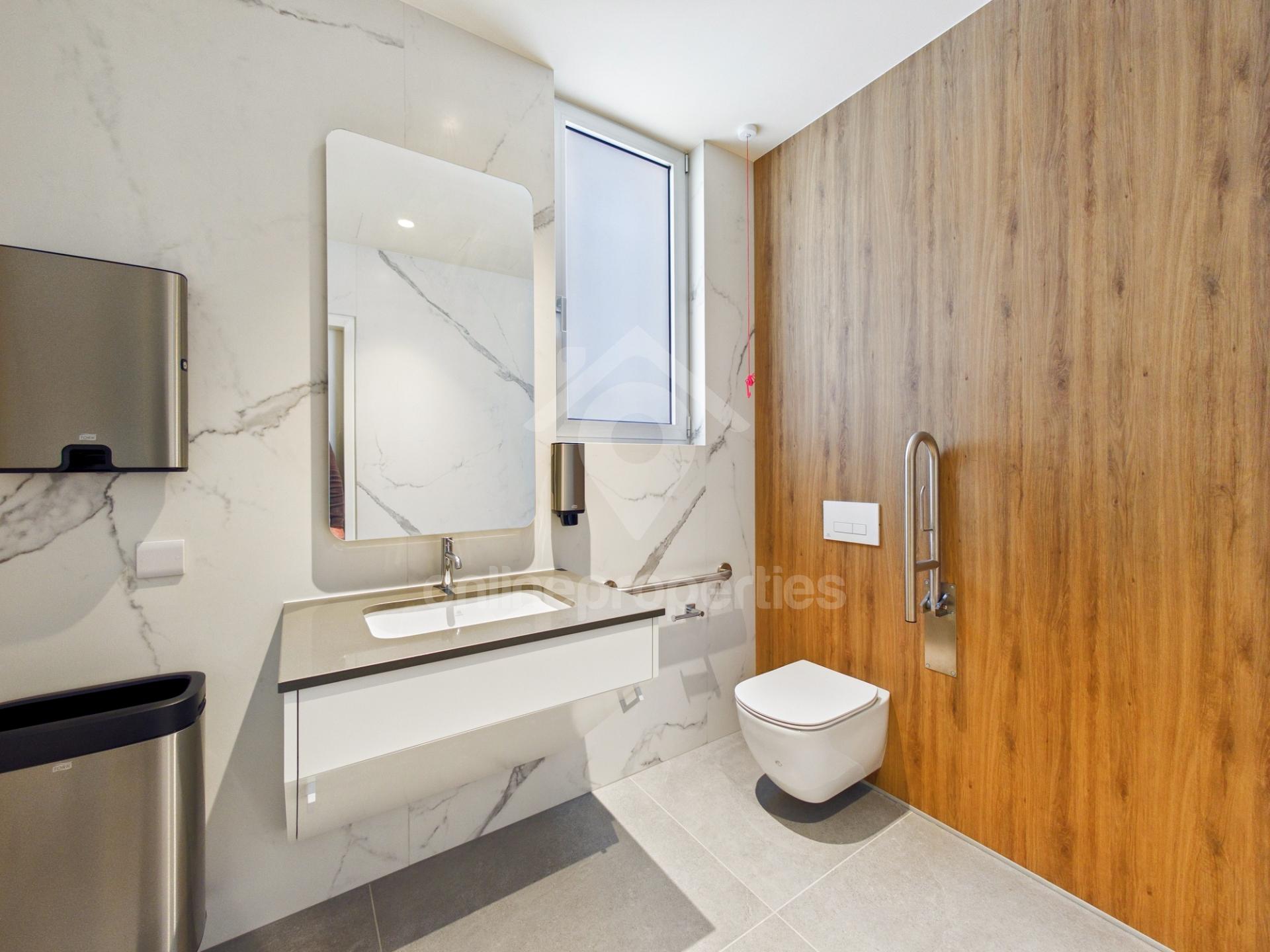 To change image, hover mouse over thumbnails below