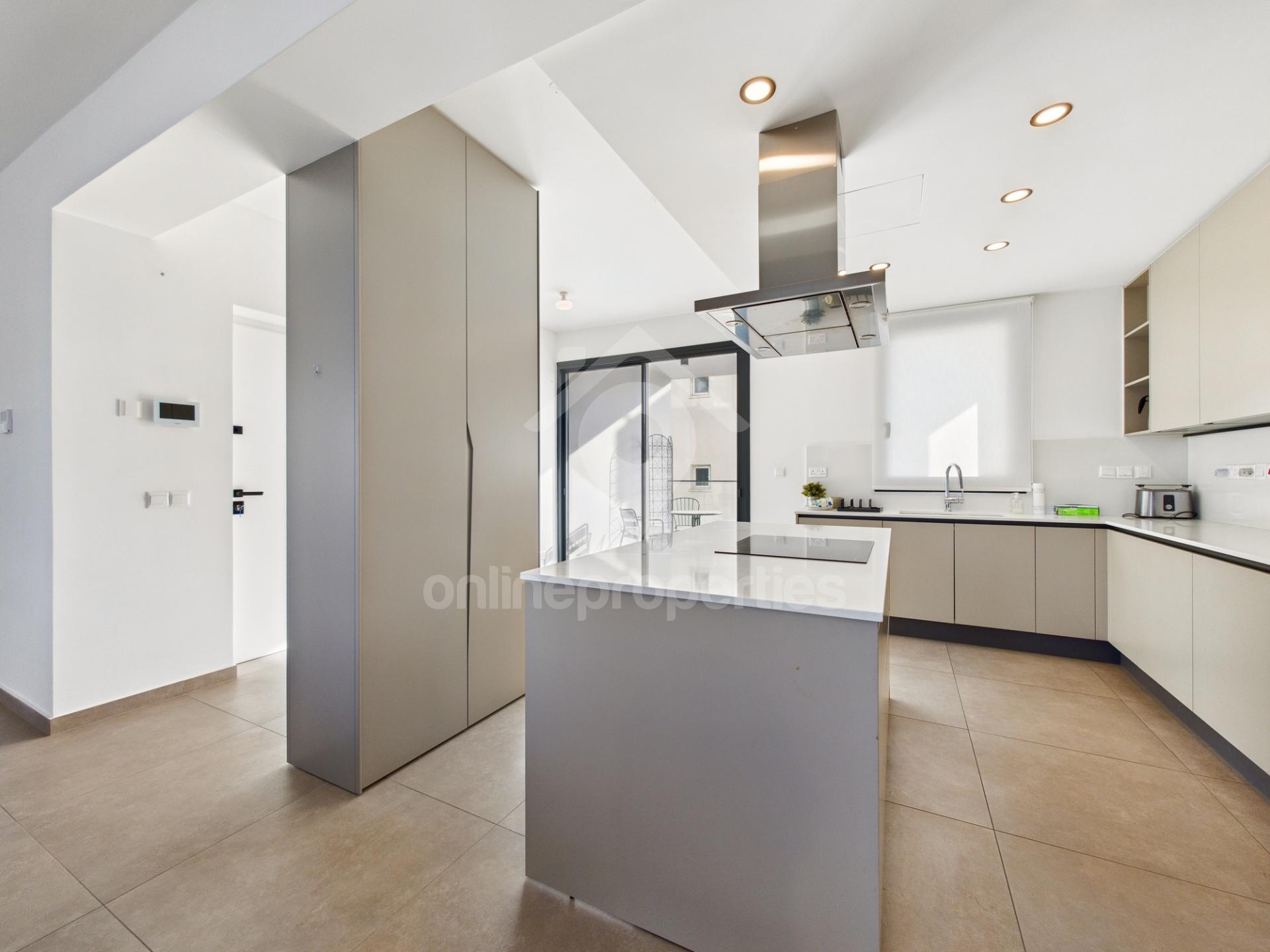 To change image, hover mouse over thumbnails below