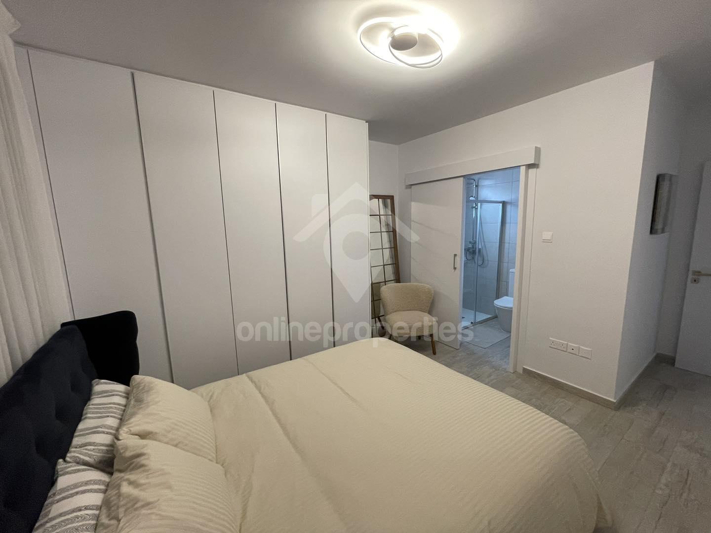 To change image, hover mouse over thumbnails below