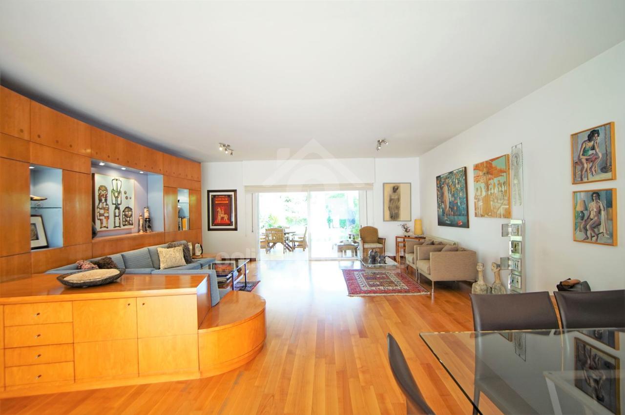 To change image, hover mouse over thumbnails below