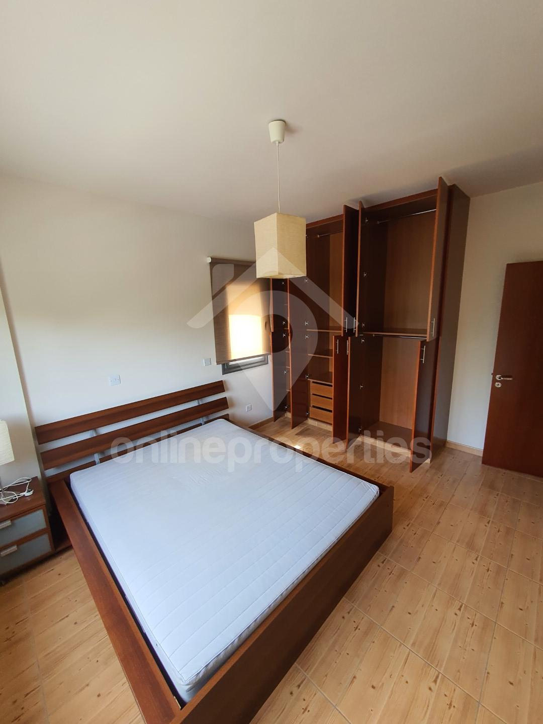 To change image, hover mouse over thumbnails below