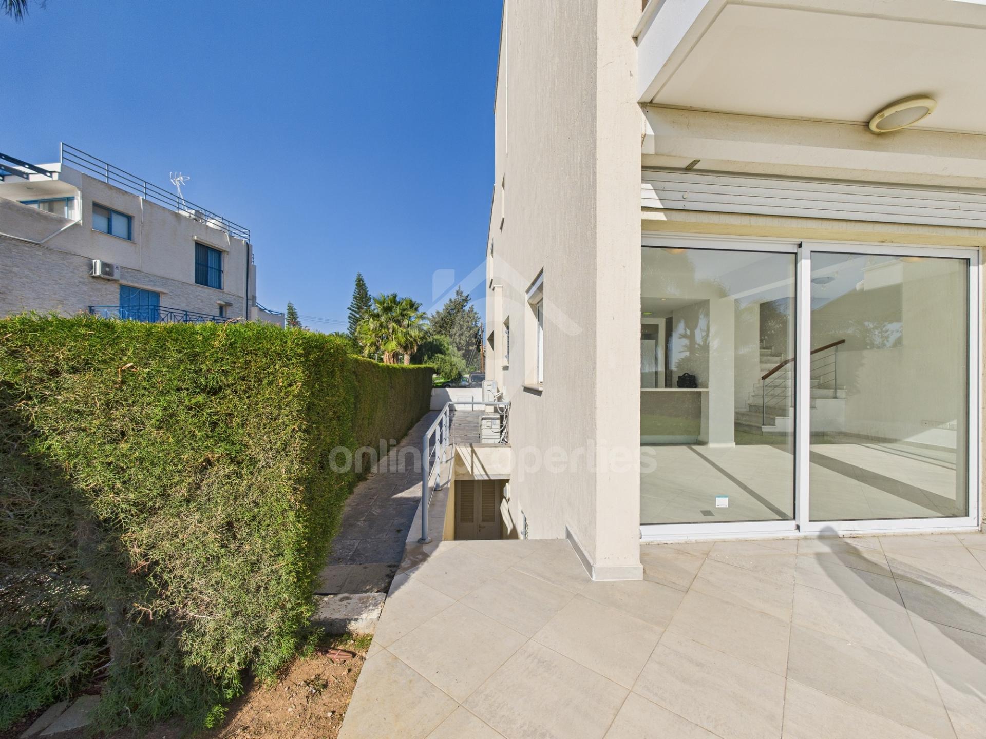 To change image, hover mouse over thumbnails below